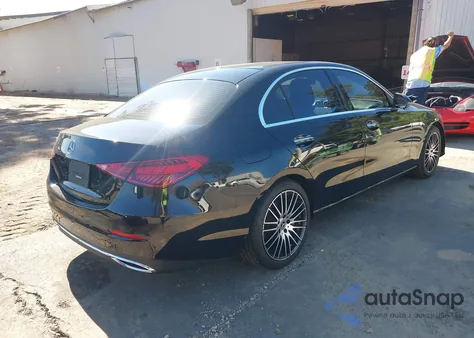 2022 Mercedes-Benz C 300 Sedan z USA, uszkodzony, nr VIN W1KAF4GB2NR036122